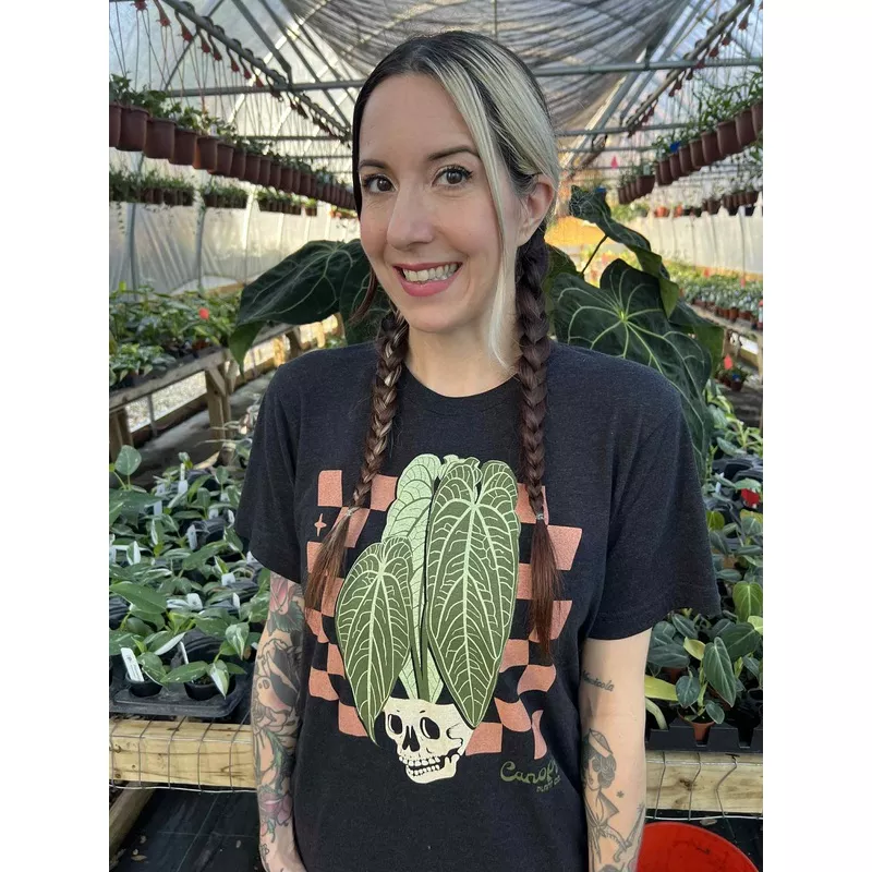 ‘Anthurium warocqueanum + Skull’ T-shirt